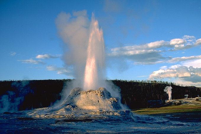 Le Castle geyser